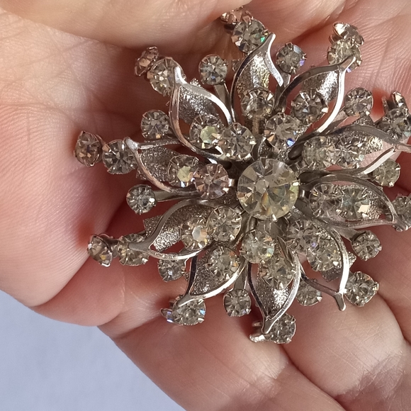 Vintage Layered Domed Crystal Rhinestone Brooch/Pin - Picture 9 of 9